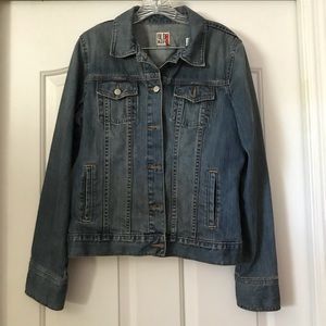 Classic denim jacket - like new